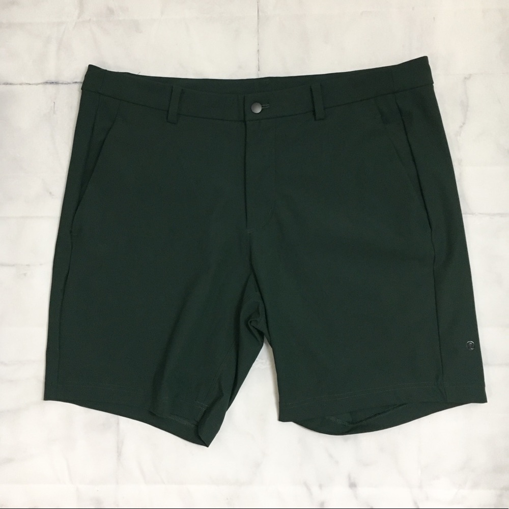 Lululemon dark forest green men’s shorts size 40